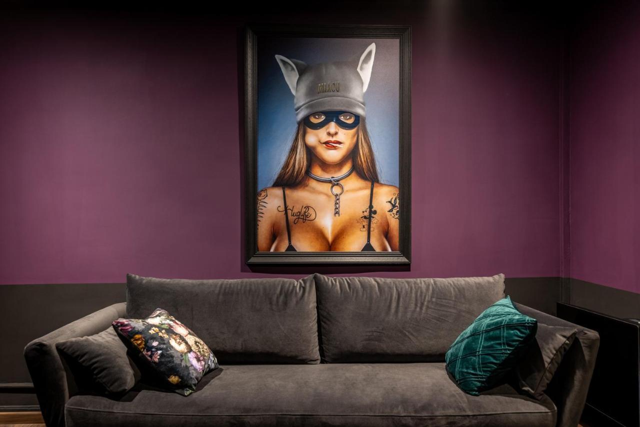 Briey Cherie Cherry - Romantic And Bdsm House מראה חיצוני תמונה